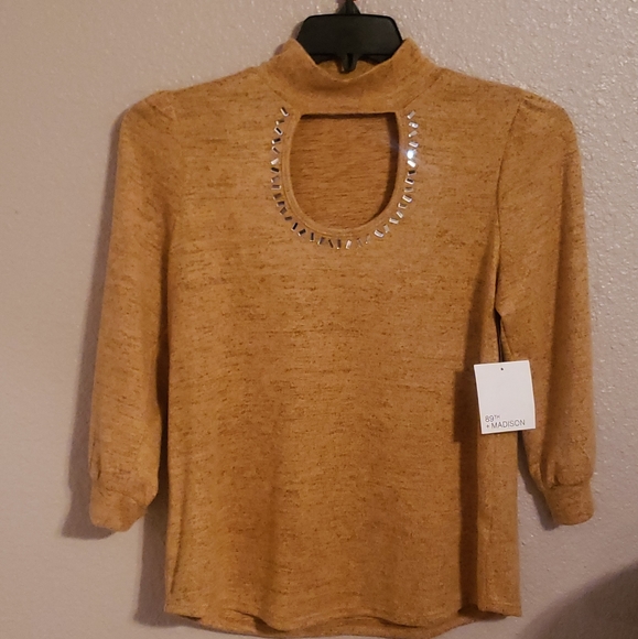 89th & Madison Tops - 89th & Madison peep hole blouse